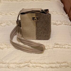 Elegant Two-Tone Shoulder Bag